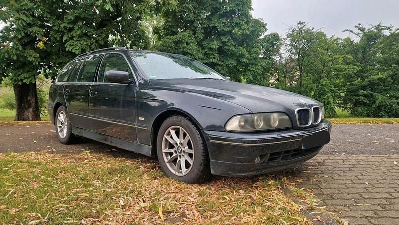 Schwarz Gebraucht 2001 BMW 525 Kombi | 1.900 € (Fairer Preis) - Bild 1/4