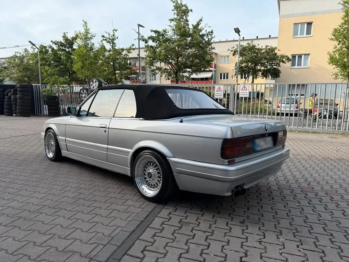 Gebraucht BMW 320 Cabriolet Basis 347 PS (255 kW) 1991 Silber Cabrio
