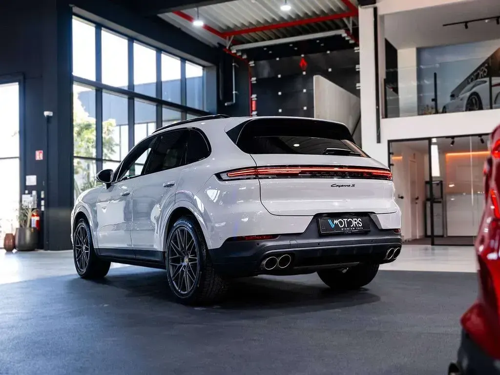 Gebraucht Porsche Cayenne 475 PS (349 kW) 2023 Grau SUV