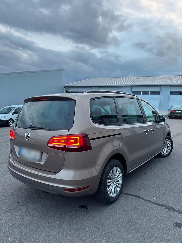 Gebraucht VW Sharan Comfortline 150 PS (110 kW) 2015 Gelb Van / Kleinbus