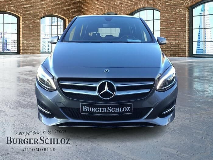 Gebraucht Mercedes B180 122 PS (89 kW) 2018 Metalliclack mountaingrau Van / Kleinbus