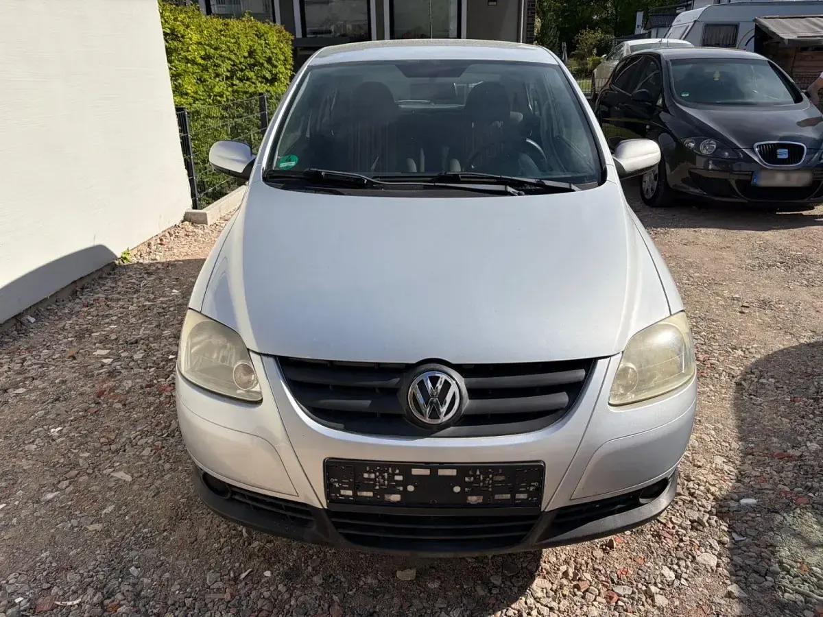 Usado VW Fox Basis 54 CV (39 kW) 2007 Plateado Utilitario