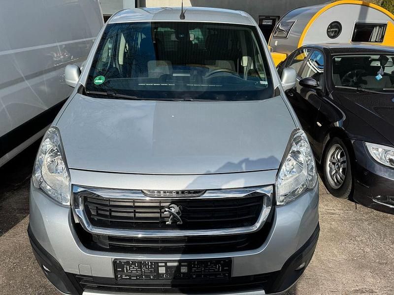 Gebraucht Peugeot Partner Tepee 120 PS (88 kW) 2018 Silber Van / Kleinbus