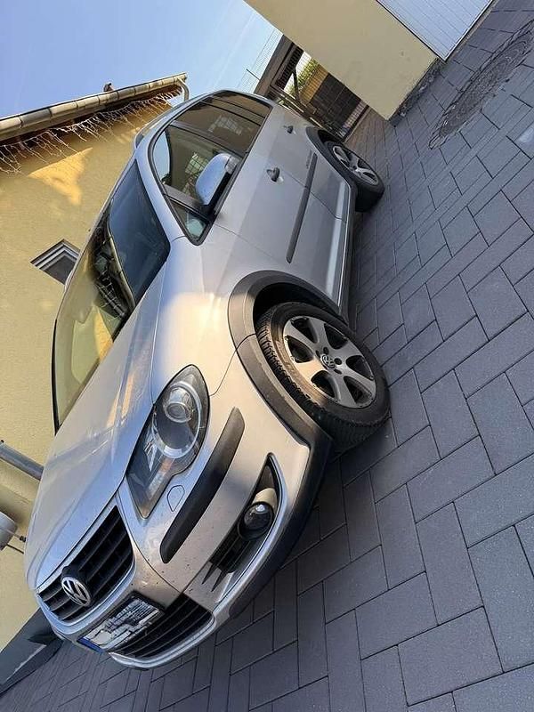 Silber Gebraucht 2007 VW Touran Cross Van / Kleinbus | 6.300 € (Fairer Preis) - Bild 1/4