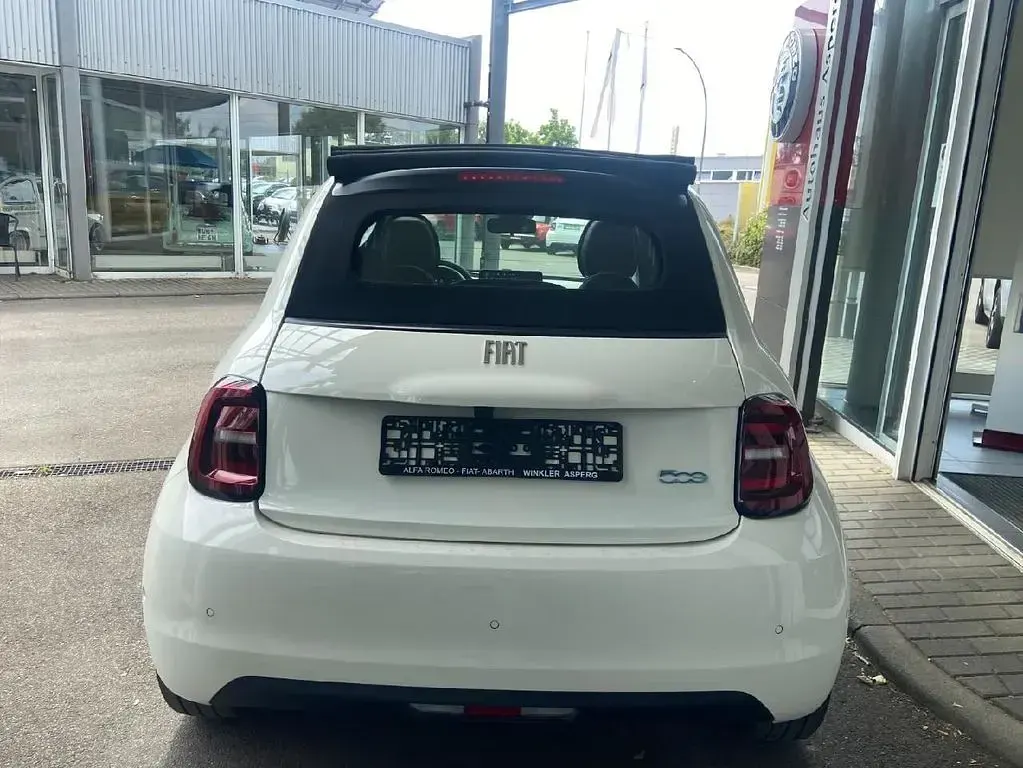 Gebraucht Fiat 500e Basis 86 kW (118 PS) 2024 Weiß Cabrio