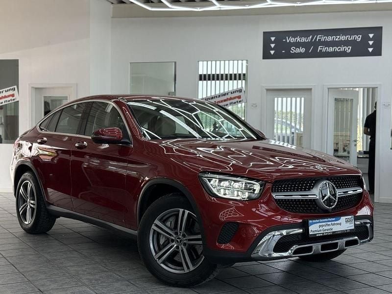 Hyazinthrot metalliclack Gebraucht 2022 Mercedes GLC220 Exclusive Coupé | 39.900 € (Fairer Preis) - Bild 1/4