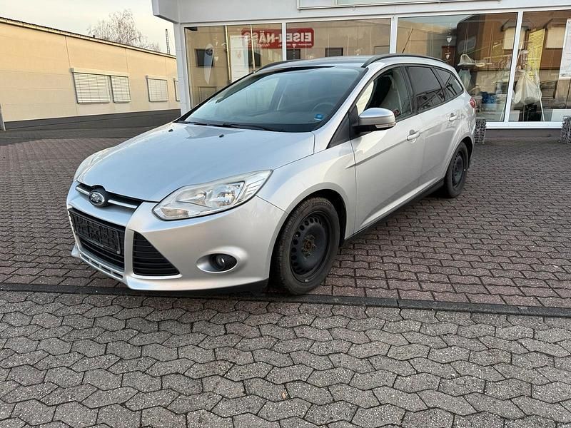 Silber Gebraucht 2011 Ford Focus Kombi | 3.200 € (Superpreis) - Bild 1/4