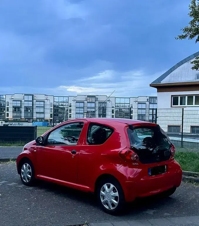 Gebraucht Toyota Aygo Basis 68 PS (50 kW) 2007 Rot Kleinwagen