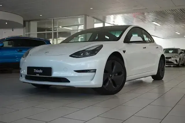 Gebraucht Tesla Model 3 366 kW (498 PS) 2022 Weiß metallic Limousine