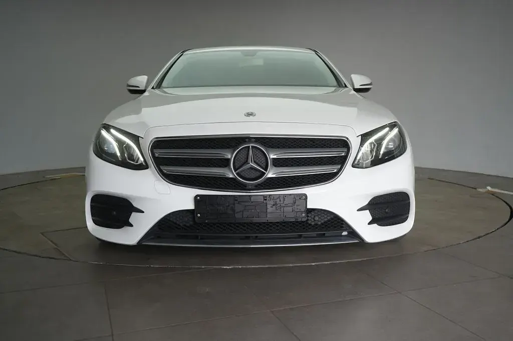 Gebraucht Mercedes E300 AMG 245 PS (180 kW) 2019 Weiß Limousine