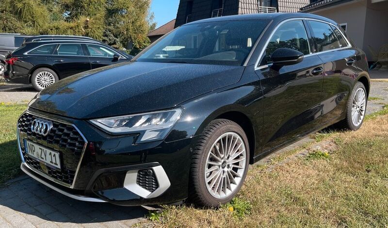 Schwarz Gebraucht 2022 Audi A3 Sportback Advanced Kleinwagen | 24.300 € (Fairer Preis) - Bild 1/4