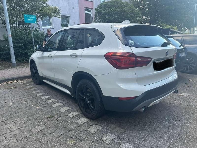 Weiß Gebraucht 2016 BMW X1 Sport Line SUV | 9.500 € (Superpreis) - Bild 1/4
