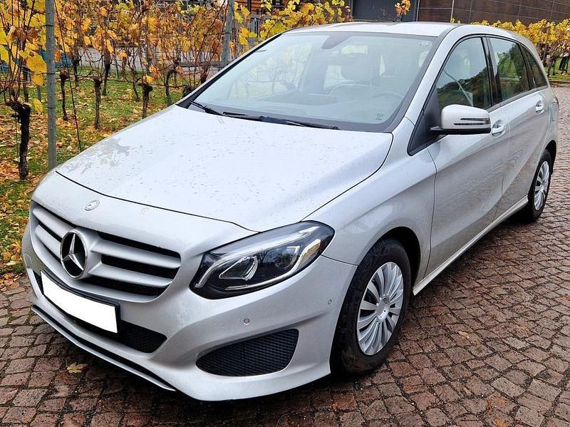 Gebraucht Mercedes B180 122 PS (89 kW) 2016 Silber Van / Kleinbus