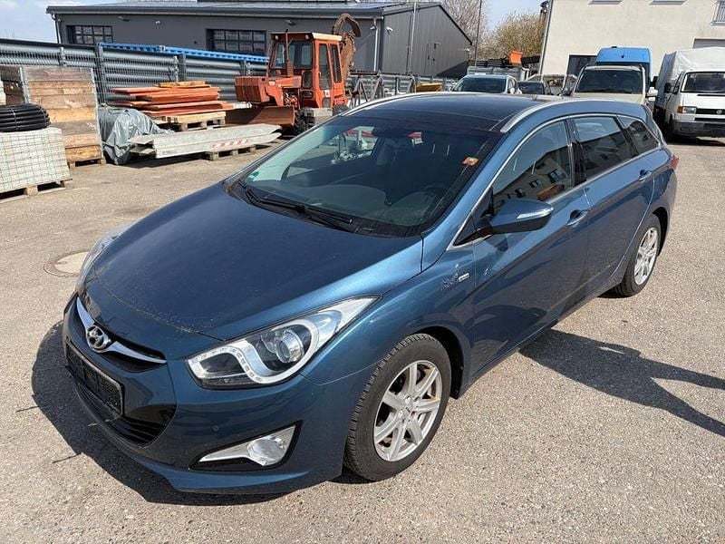Gebraucht Hyundai i40 Style 116 PS (85 kW) 2014 Blau Kombi