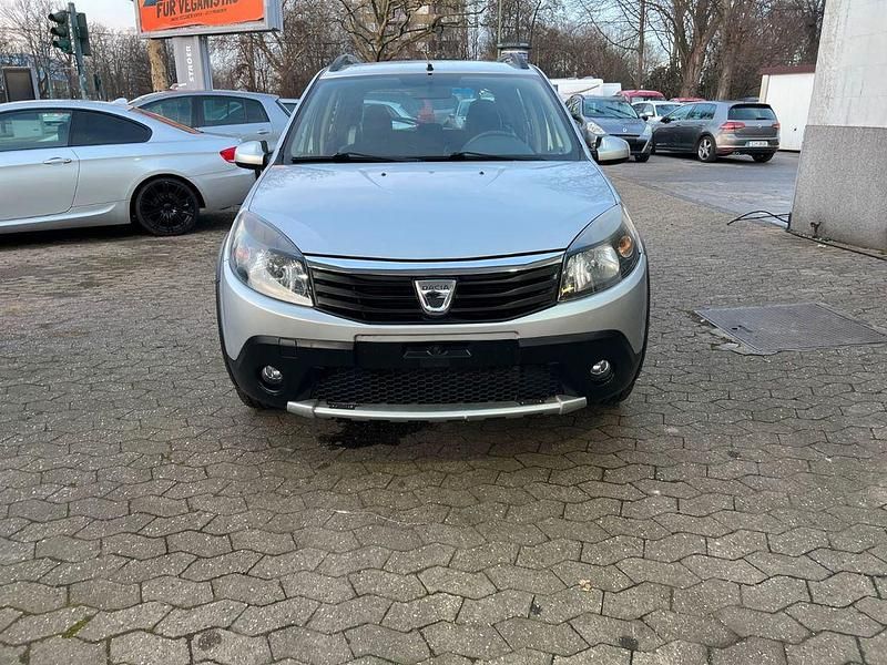 Second-hand Dacia Sandero Stepway 84 CP (61 kW) 2012 Argintiu SUV
