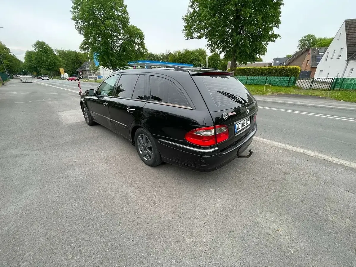 Gebraucht Mercedes E320 Elegance 224 PS (164 kW) 2006 Obsidianschwarz  metalliclack Kombi