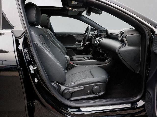 Gebraucht 2024 Mercedes CLA180 Shooting Brake Kombi | 32.900 € - Bild 1/4