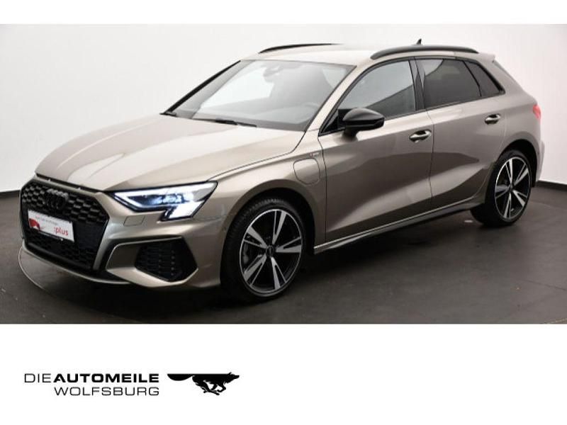 Karatbeige metallic (metallic) Gebraucht 2022 Audi A3 Sportback e-tron Kleinwagen | 27.190 € (Etwas zu teuer) - Bild 1/4