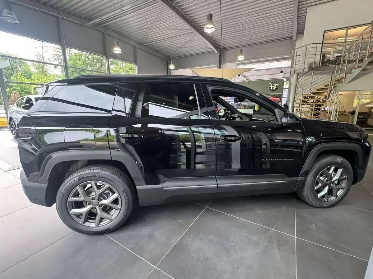 Neu Jeep Compass 145 PS (106 kW) 2025 Weiß SUV
