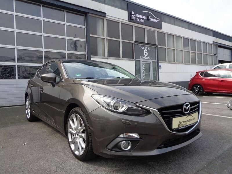 Grau Gebraucht 2016 Mazda 3 Sports-Line Limousine | 11.590 € (Fairer Preis) - Bild 1/4
