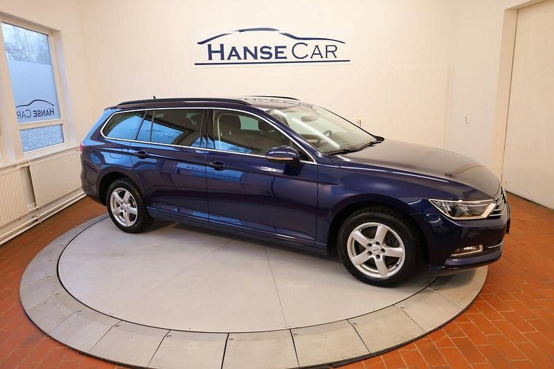 Gebraucht VW Passat R 150 PS (110 kW) 2018 Blau Kombi