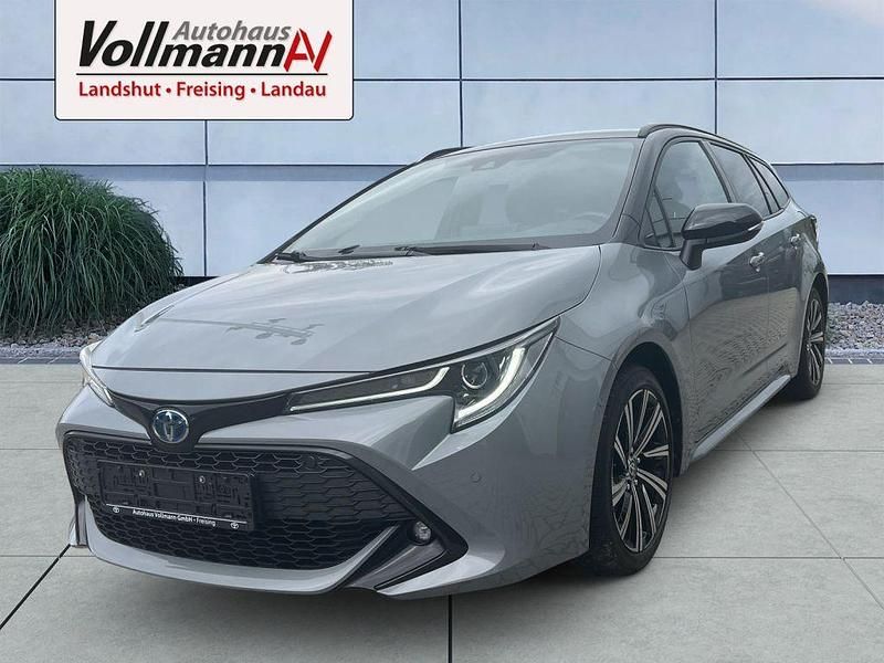 Grau Gebraucht 2022 Toyota Corolla Team Kombi | 21.950 € (Fairer Preis) - Bild 1/4