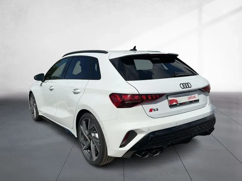 Gebraucht Audi S3 Sport 333 PS (244 kW) 2025 Arkonaweiß Limousine