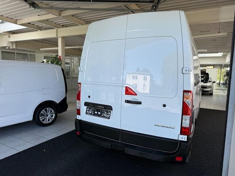 Second-hand Renault Master 150 CP (110 kW) 2022 Alb Monovolum