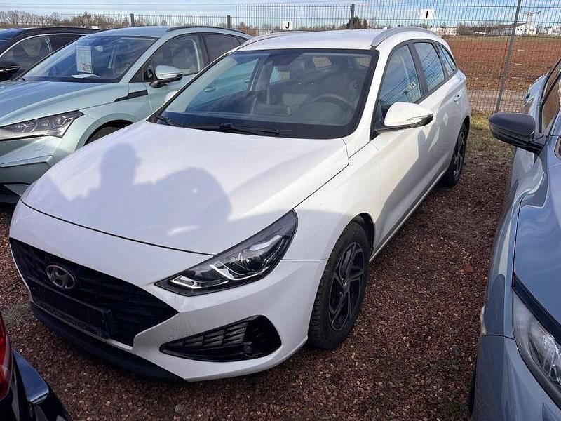 Gebraucht Hyundai i30 120 PS (88 kW) 2022 Weiß Kombi
