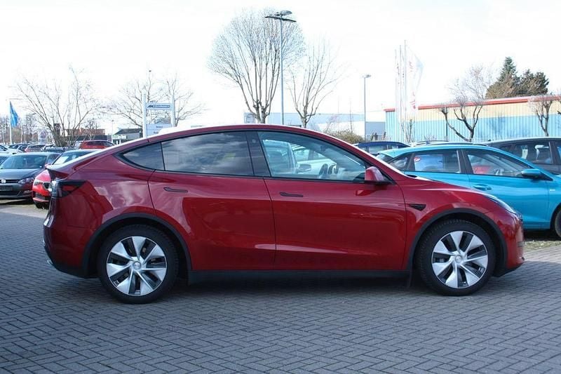 Gebraucht Tesla Model Y Standard Range 250 kW (340 PS) 2023 Rot SUV