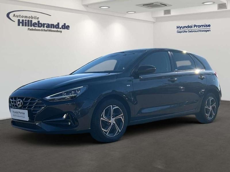 Grau Gebraucht 2021 Hyundai i30 Intro Edition Limousine | 19.990 € (Fairer Preis) - Bild 1/4