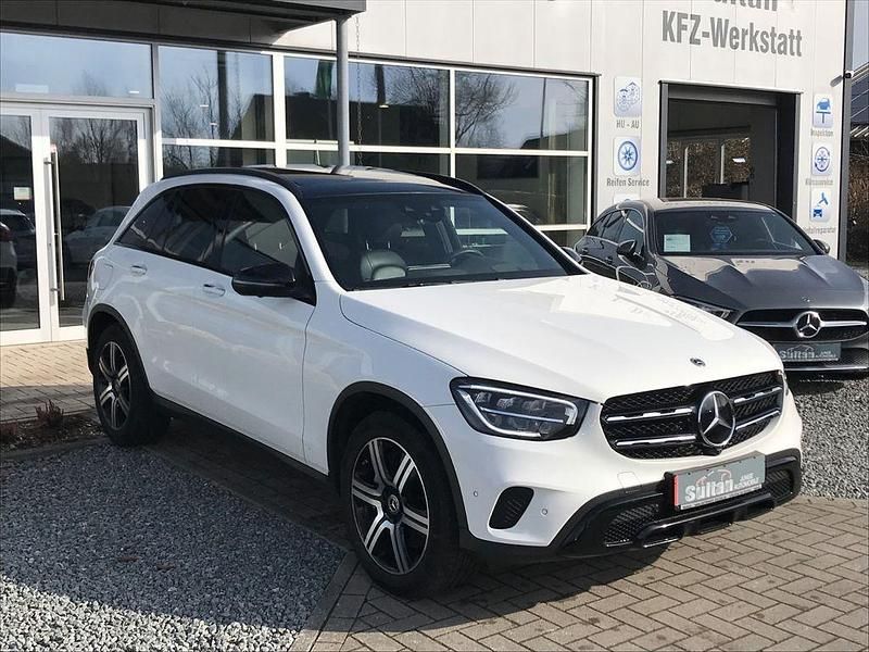 Gebraucht Mercedes GLC300e Night 211 PS (155 kW) 2021 Weiß SUV
