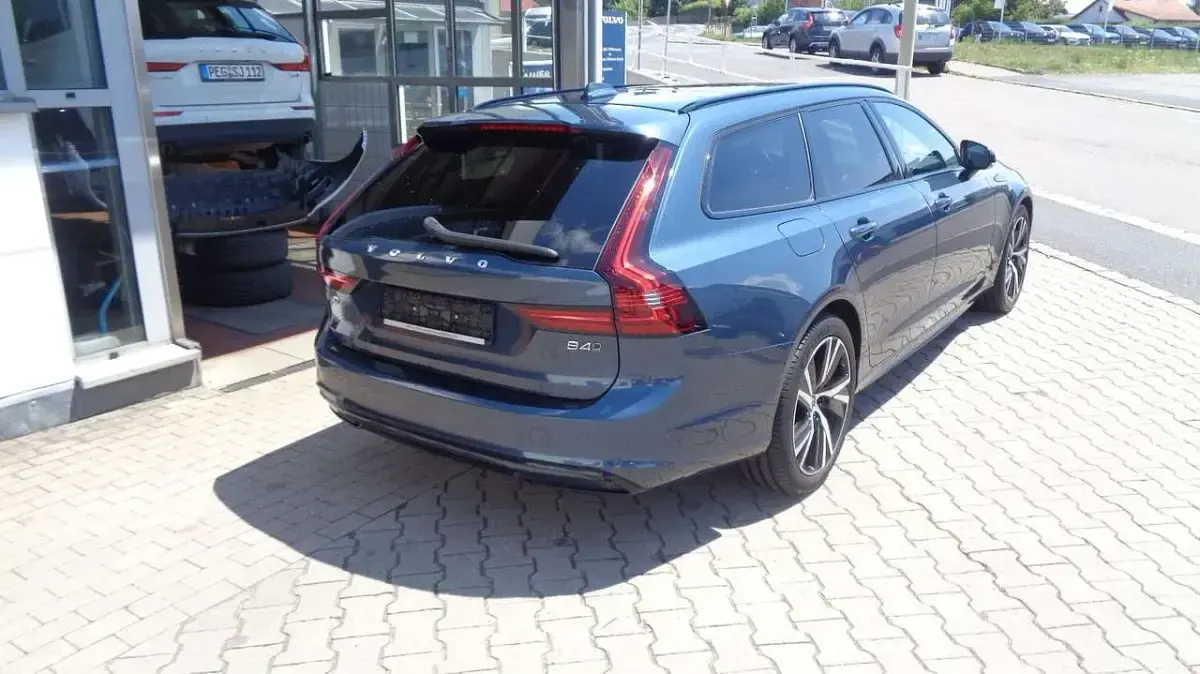 Gebraucht Volvo V90 R-Design 197 PS (144 kW) 2021 Denim blue (metallic) Kombi