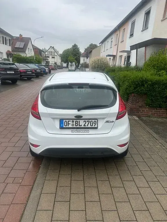 Usata Ford Fiesta Ambiente 60 CV (44 kW) 2009 Bianco Utilitaria
