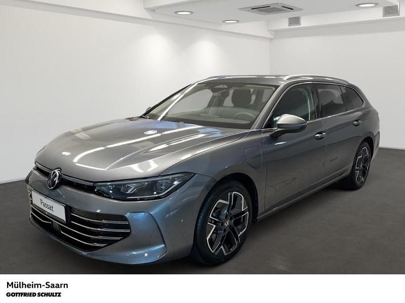 Grau Gebraucht 2024 VW Passat Elegance Kombi | 43.750 € (Fairer Preis) - Bild 1/4