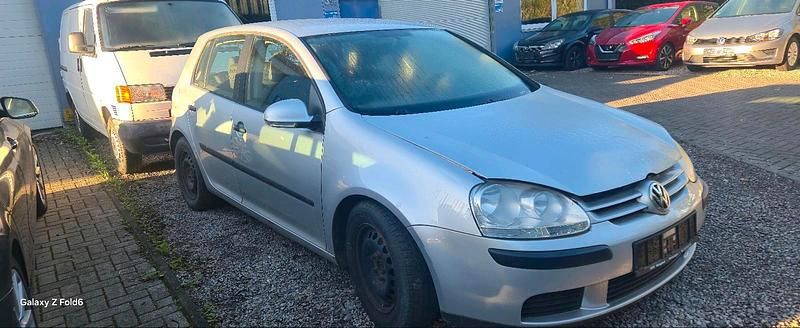 Silber Gebraucht 2005 VW Golf V Limousine | 700 € (Superpreis) - Bild 1/4