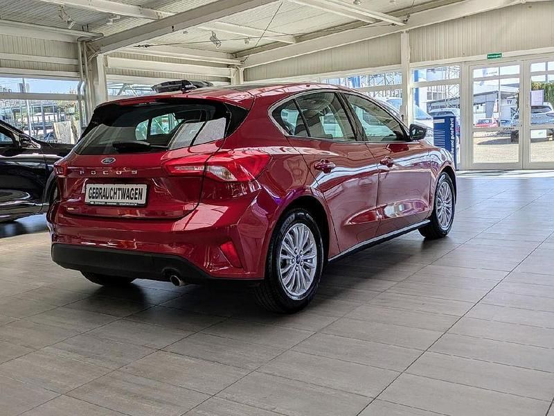 Gebraucht Ford Focus Titanium 150 PS (110 kW) 2019 Rot Limousine