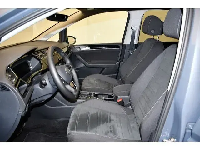 Gebraucht VW Touran Highline 150 PS (110 kW) 2025 Delfingrau metallic Van / Kleinbus
