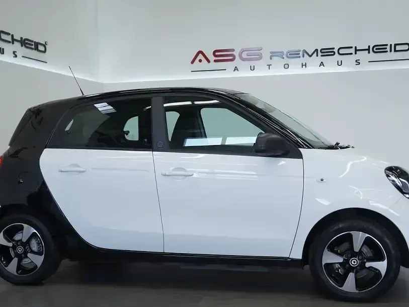 Gebraucht Smart ForFour Electric Drive Passion 60 kW (82 PS) 2020 Weiß Limousine