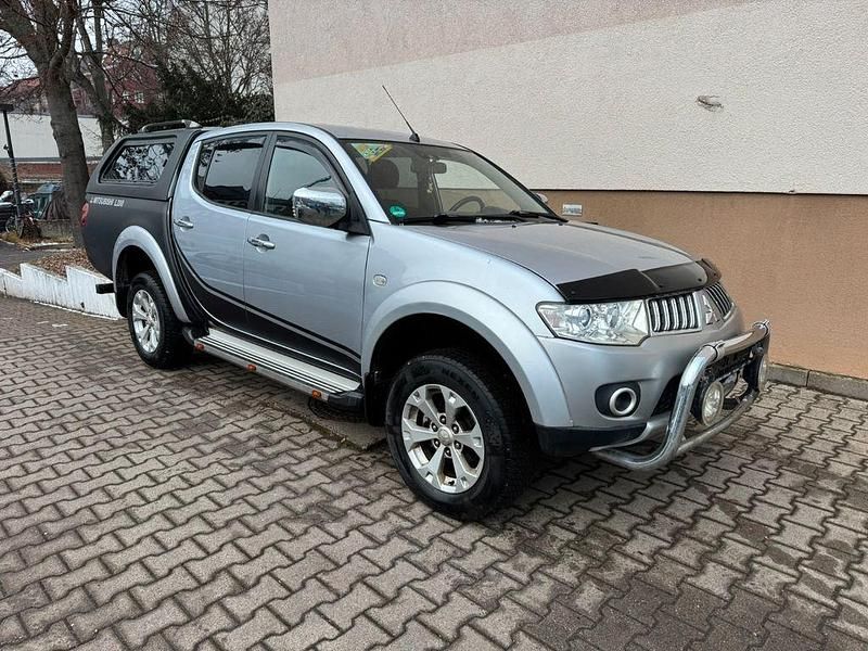 Gebraucht Mitsubishi L200 Intense 178 PS (130 kW) 2013 Silber Abholung