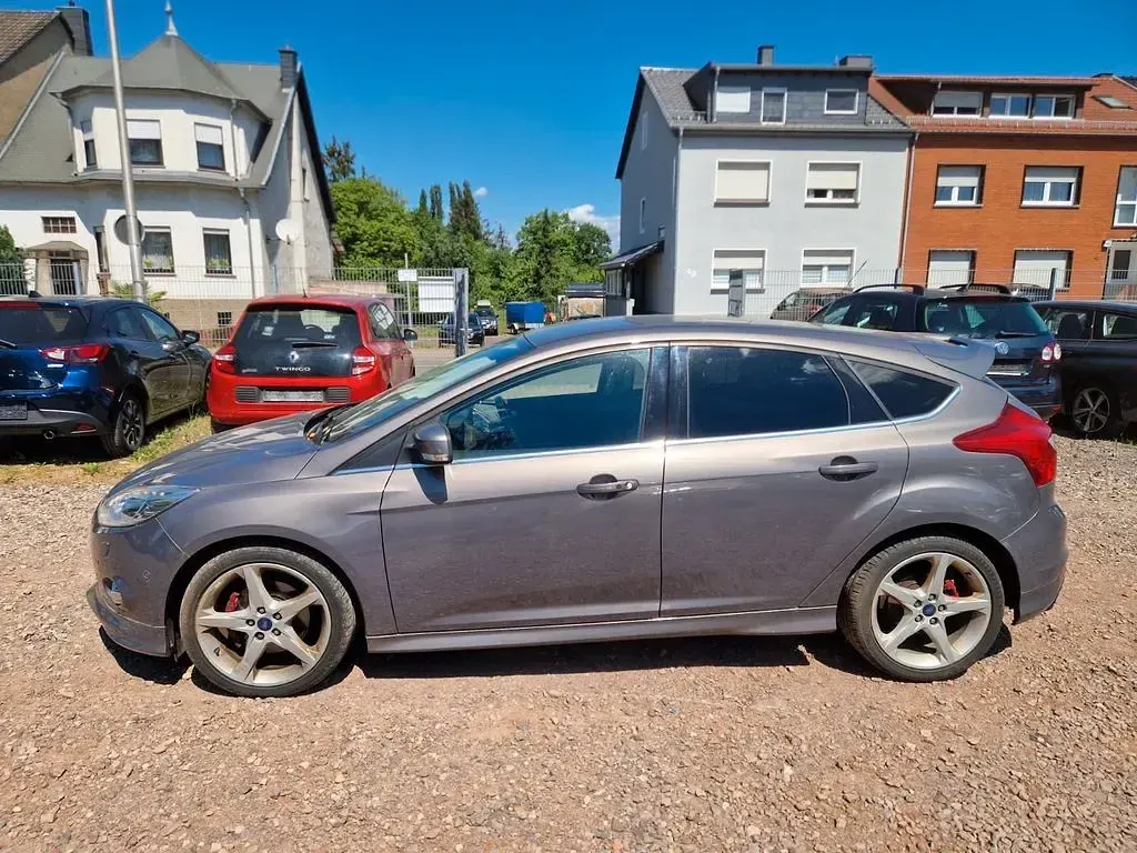 Gebraucht Ford Focus Titanium 182 PS (133 kW) 2013 Braun Limousine