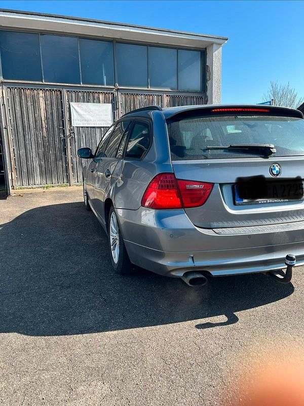 Second-hand BMW 318 143 CP (105 kW) 2010 Gri Break