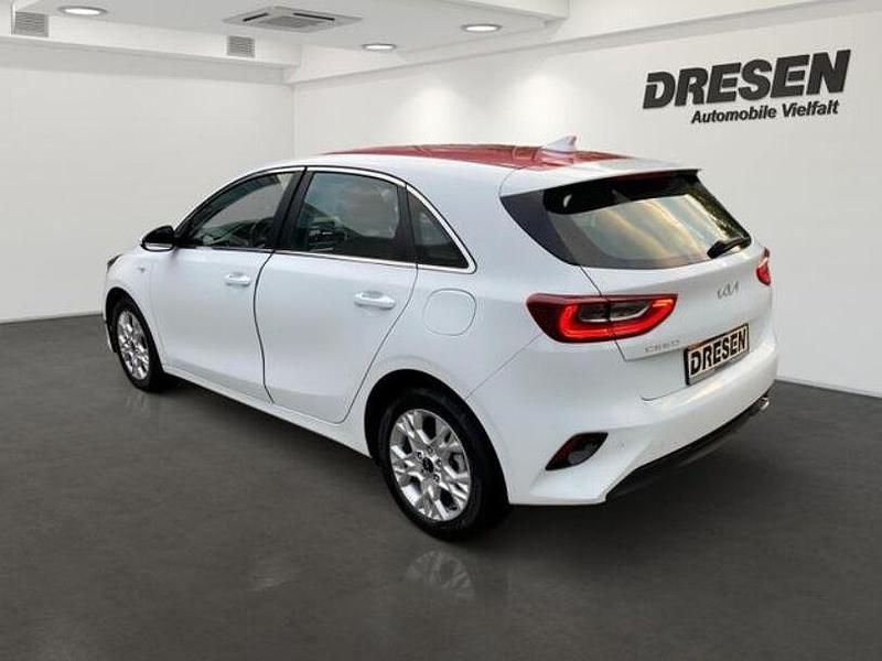 Gebraucht Kia Ceed Vision 160 PS (117 kW) 2022 Weiss Kleinwagen