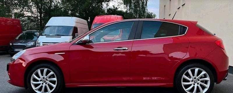 Gebraucht Alfa Romeo Giulietta Super 170 PS (125 kW) 2012 Rot Kleinwagen