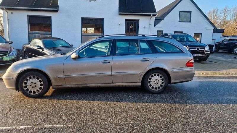 Grau Gebraucht 2004 Mercedes E320 Elegance Limousine | 1.899 € (Superpreis) - Bild 1/4