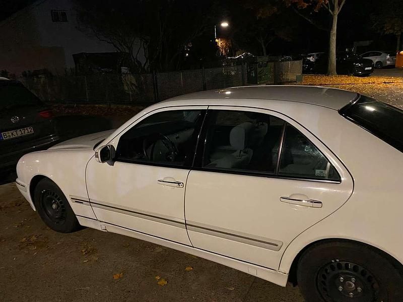 Gebraucht Mercedes E200 Elegance 136 PS (100 kW) 2000 Weiß Limousine