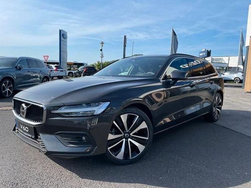 Gebraucht Volvo V60 Core 197 PS (144 kW) 2024 Particular grey Kombi