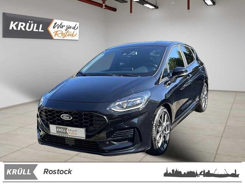 Schwarz (obsidianschwarz metallic) Gebraucht 2024 Ford Fiesta ST-Line Kleinwagen | 19.990 € (Fairer Preis) - Bild 1/4