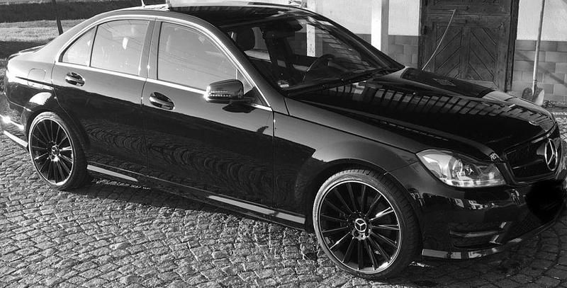 Schwarz Gebraucht 2011 Mercedes C220 Sport Limousine | 10.800 € (Etwas zu teuer) - Bild 1/4