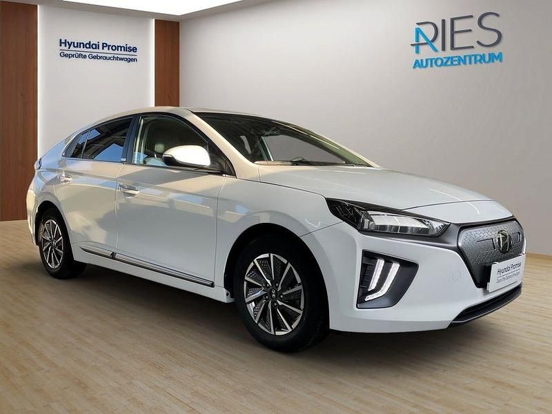 Gebraucht Hyundai Ioniq Style 100 kW (136 PS) 2022 Polar white Kleinwagen